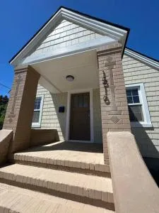 Freshly renovated home in a vintage neighborhood - Huntley