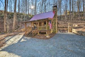 Over 6 Acres of Hiking Trails Luxe Saluda Cabin!