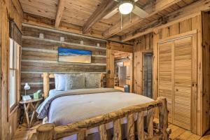 Over 6 Acres of Hiking Trails Luxe Saluda Cabin!