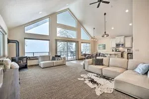 Loon Lake Waterfront Retreat 2 Decks and Dock! - Chewelah