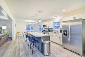 3 Mi to Kalahari Pocono Summit Home with Game Room!