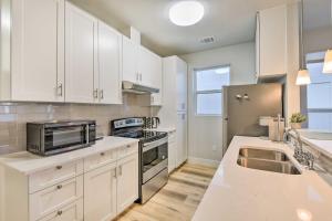 Walk to TCU Fort Worth Retreat with Balcony!