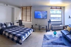 Cozy studio, walk to the beach, restaurants, bars