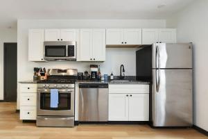 HostWise Stays - On Butler St, Lower Lawrenceville, Perfect Location!