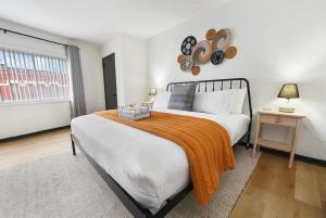 HostWise Stays - Butler St, Off-Street Parking, Brand New!