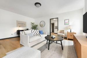 HostWise Stays - Butler St, Off-Street Parking, Brand New!