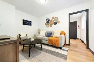 HostWise Stays - Pet Friendly Butler St Apt, Ground Floor with Private Entrance - Wittmer
