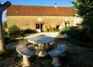 Maisons de vacances La Vieille Ferme: superbe complexe de 3 gites en pierre avec Piscine au coeur du Perigord Noir : photos des chambres