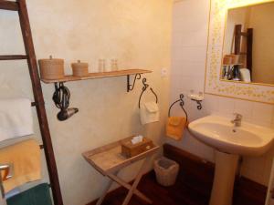 B&B / Chambres d'hotes L'Estapade des Tourelons : Chambre Triple avec Salle de Bains Privative