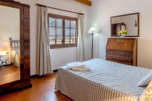 Traditional Majorcan villa by Renthousing