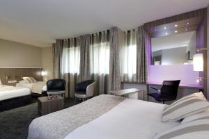 Hotels ibis Styles Melun : Suite avec Lit Double et Lits Jumeaux 