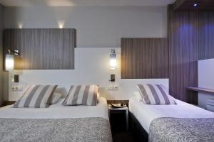 Hotels ibis Styles Melun : Chambre Triple avec 1 Lit Double et 1 Lit Simple