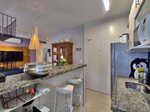 Apto com piscinas, sacada Gourmet, 2 gar, 50 mts da praia