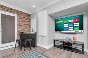 La Casa Blanca-Rooftop Skyline with Gameroom