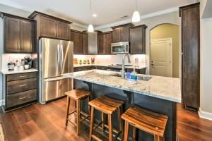 Downtown Townhome Walk to Dine and Shop on Broad St