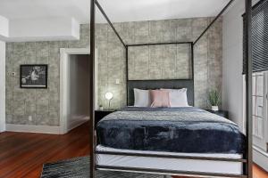 St Charles-Mardi Gras 6BD Home