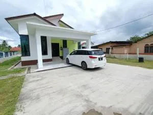 Homestay Kemaman Fyna07 Banglo Mewah 5 KM Dari Pantai Kijal - Kampong Pengkalan Pangan