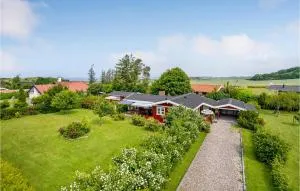 Gorgeous Home In Humble With Kitchen - Bagenkop