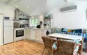 2 Bedroom Beautiful Home In Rønne