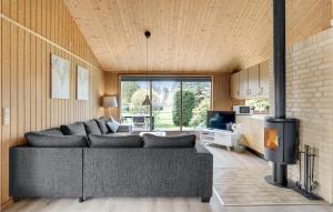 Awesome Home In Væggerløse With Kitchen