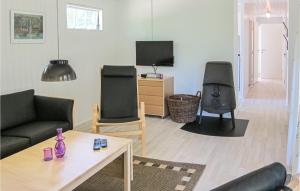 Awesome Home In Aakirkeby With Kitchen