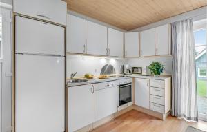 Cozy Home In Gråsten With Kitchen