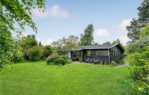 2 Bedroom Cozy Home In Dronningmølle