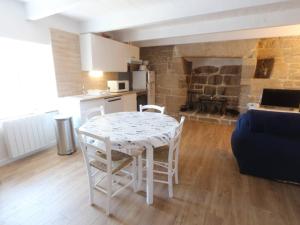 Combrit Sainte-Marine: T2 duplex rénové avec jardin privé et vue sur port - FR-1-481-91