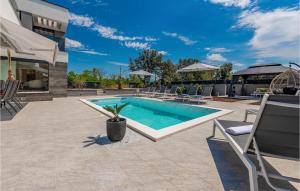 Awesome Home In Zaton With Wifi, 4 Bedrooms And Outdoor Swimming Pool