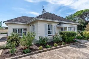 Normanville, large historic three bedroom home - Wattle Flat