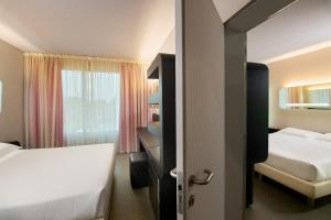 Connecting Room