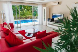 Luxury Private Villas with Pool, Private Beach, BBQ