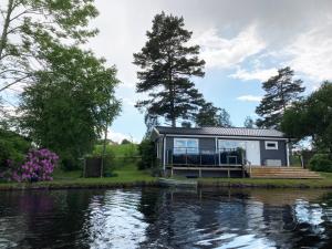 Lovely cottage in Bankeryd with a panoramic view of the lake