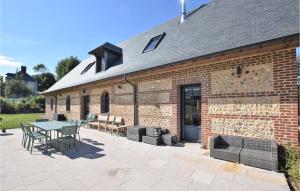 Maisons de vacances Amazing home in tretat with Sauna, WiFi and 6 Bedrooms : photos des chambres