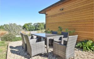 Maisons de vacances Amazing home in tretat with Sauna, WiFi and 6 Bedrooms : photos des chambres