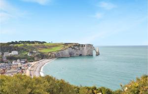 Maisons de vacances Amazing home in tretat with Sauna, WiFi and 6 Bedrooms : photos des chambres