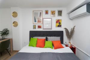 11 Steps Lovely Studio in the center