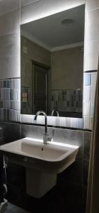 Comfy 2-Bedrooms Apartment in Cairo 44-2