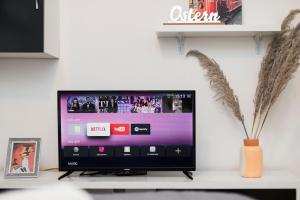 11 Steps Lovely Studio in the center