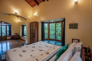 Saffronstays Alma Grove 3 BR Pet friendly with Pool & Nature View