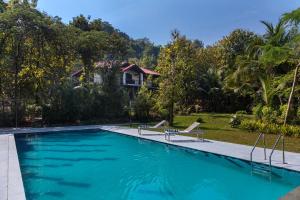 Saffronstays Alma Grove 3 BR Pet friendly with Pool & Nature View
