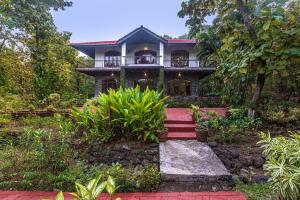 Saffronstays Alma Grove 3 BR Pet friendly with Pool & Nature View