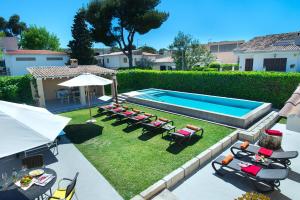 Villa Oms by Villa Plus