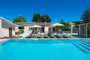 Villa Oms by Villa Plus