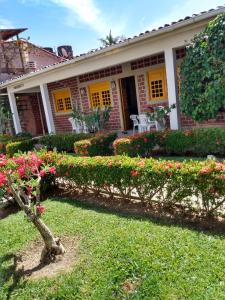 Casa com 4 quartos em condomínio fechado