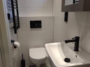 TINY STUDIO BATAVIA adults only Bed by the Sea