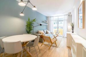 Modern stylish 3 bedroom Arco de Triunfo