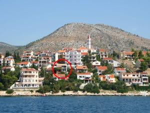 Apartment in Seget Vranjica with sea view, balcony, air conditioning, WiFi 91-3