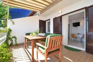 Apartment in Seget Vranjica with sea view, balcony, air conditioning, WiFi 91-3