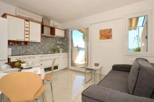 Apartment in Seget Vranjica with sea view, balcony, air conditioning, WiFi 91-3